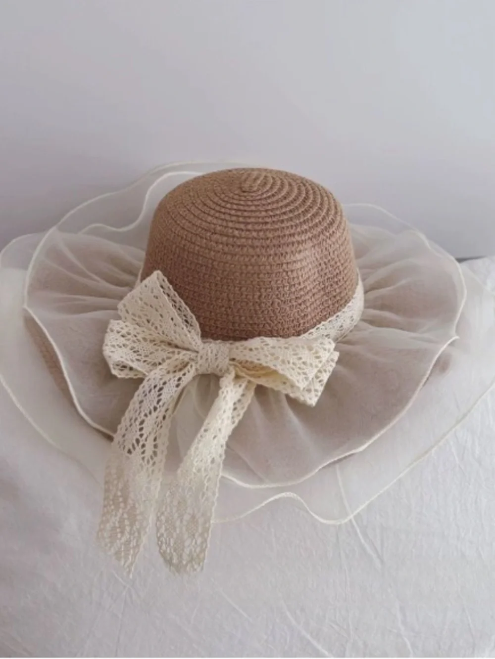 Women's Beige Straw Sun Hat with Cream Lace Bow